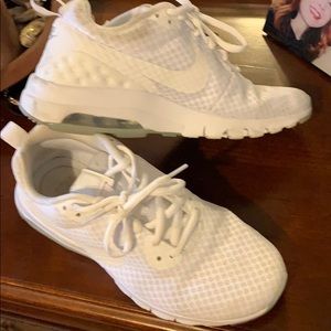 Nike Air 6.5 women’s white running shoe